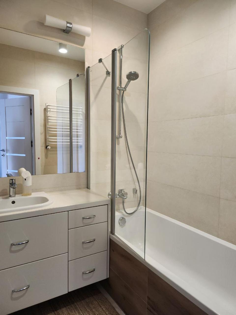 Chopin Airport Apartments Варшава Экстерьер фото